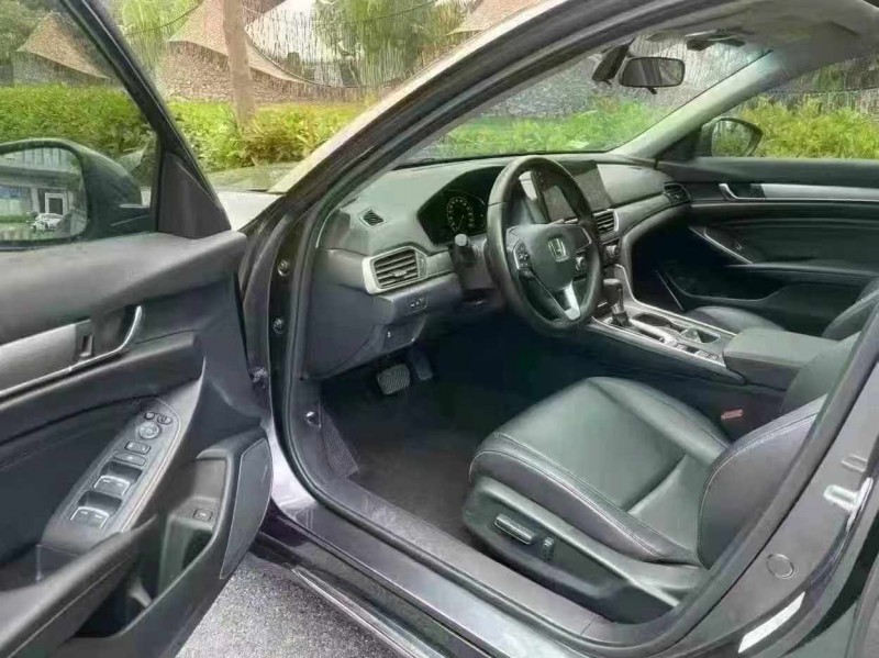 深圳22年本田雅阁4