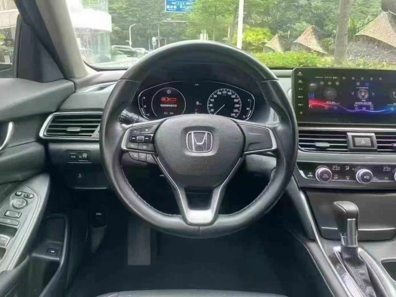 深圳22年本田雅阁7