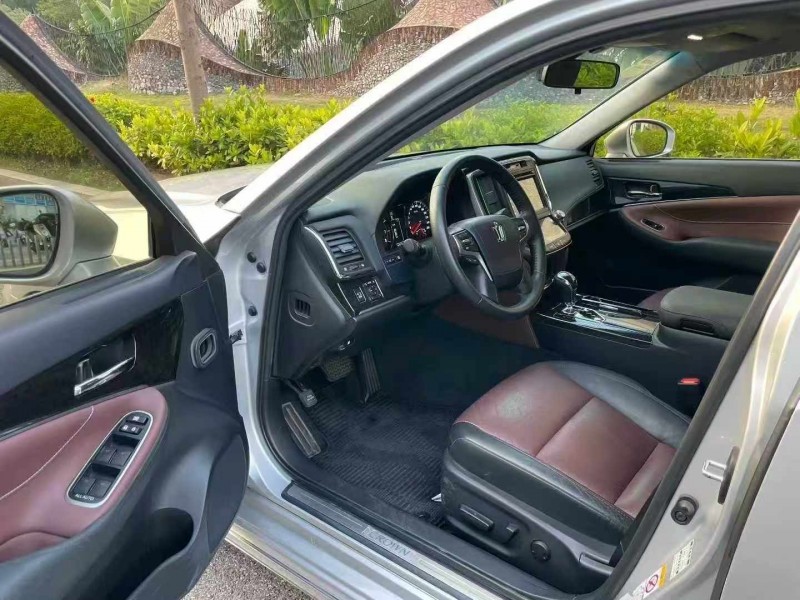 深圳18年丰田皇冠4