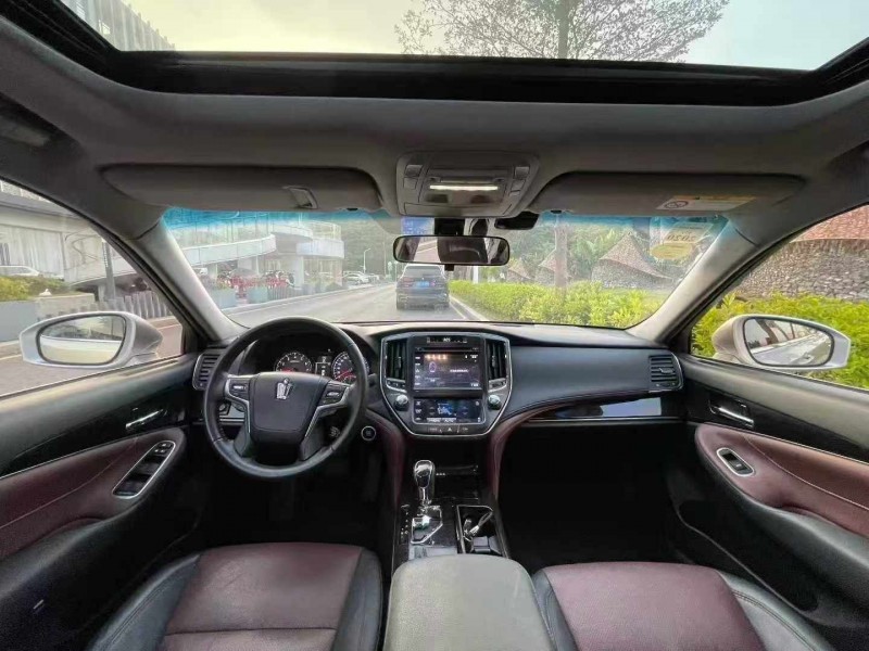 深圳18年丰田皇冠5