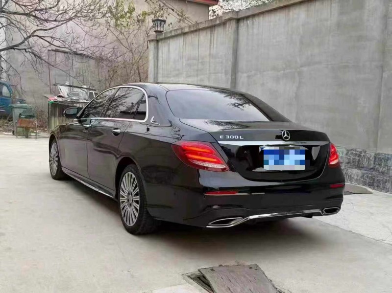 保定18年奔驰E8