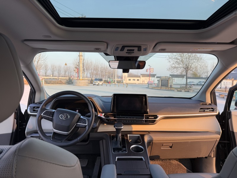 徐州24年丰田塞纳4