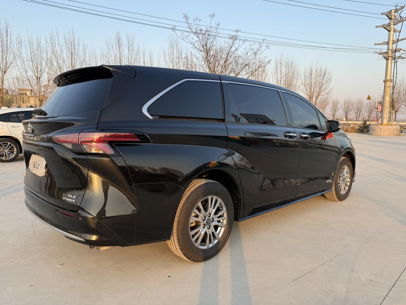 徐州24年丰田塞纳8