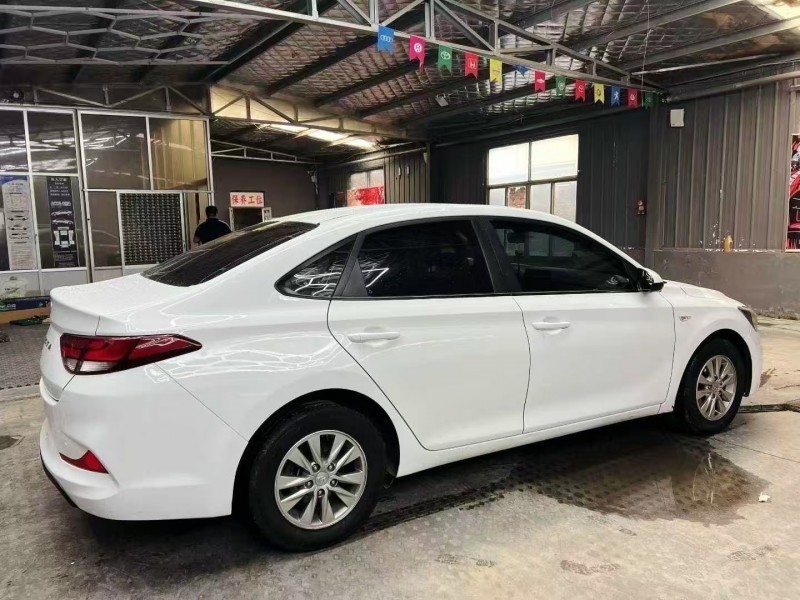 潍坊21年现代悦动7