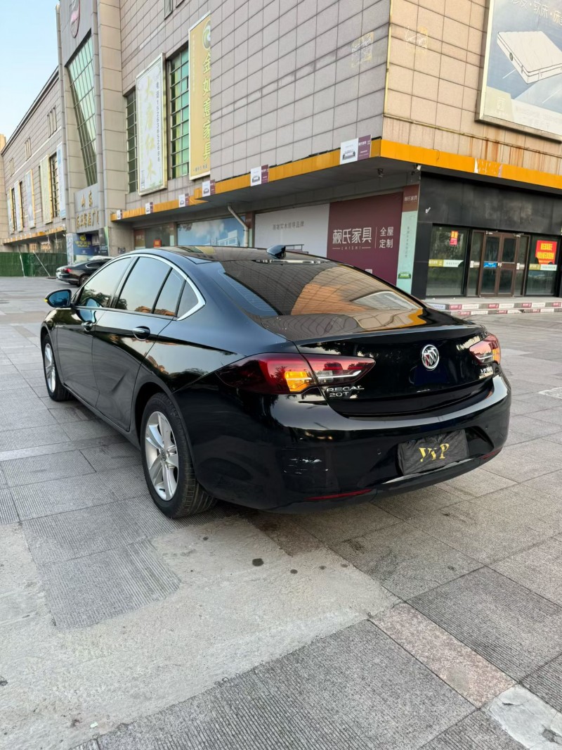 济宁19年别克君威8