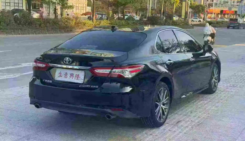 江门22年丰田凯美瑞8