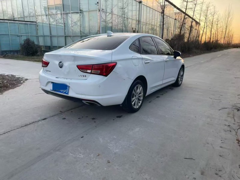 济宁18年别克威朗8