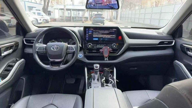 济宁22年丰田汉兰达7