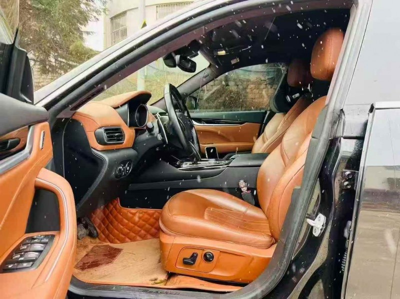 枣庄18年玛莎拉蒂Levante9