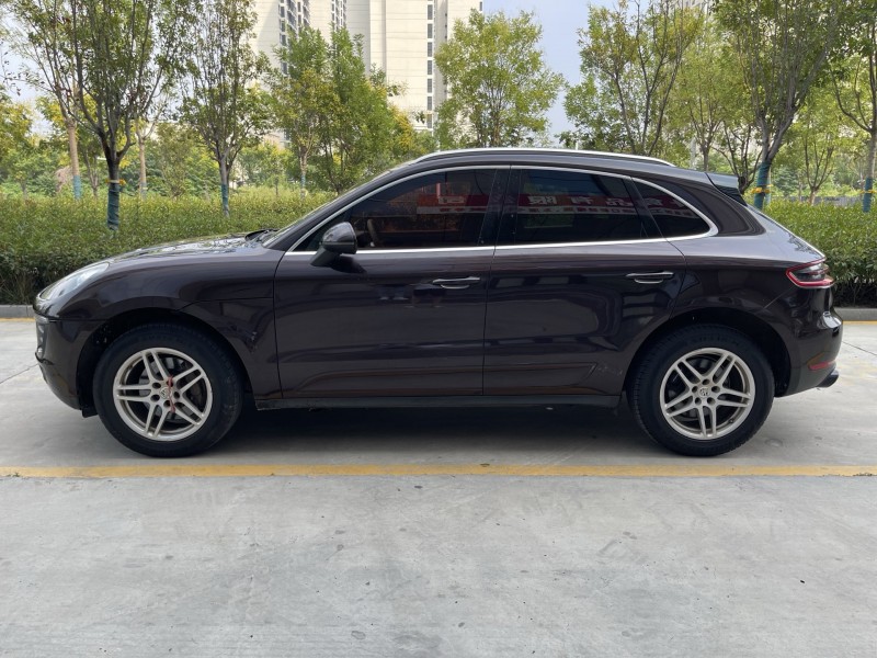济宁17年保时捷Macan7