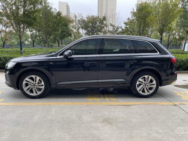 济宁24年奥迪Q77