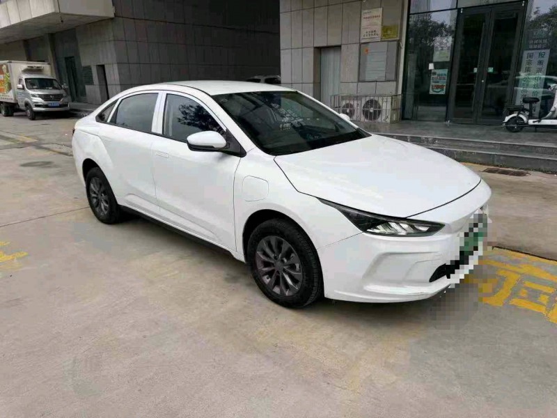 济宁24年吉利几何2