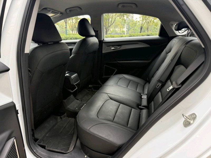 济宁24年吉利几何5