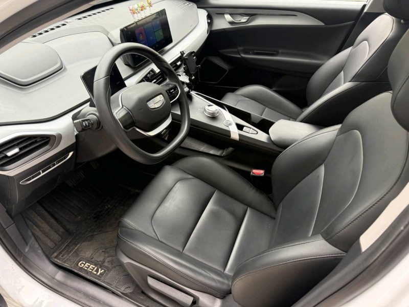 济宁24年吉利几何6