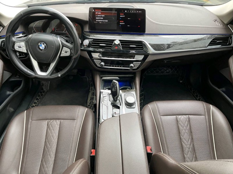 济宁22年宝马5系3