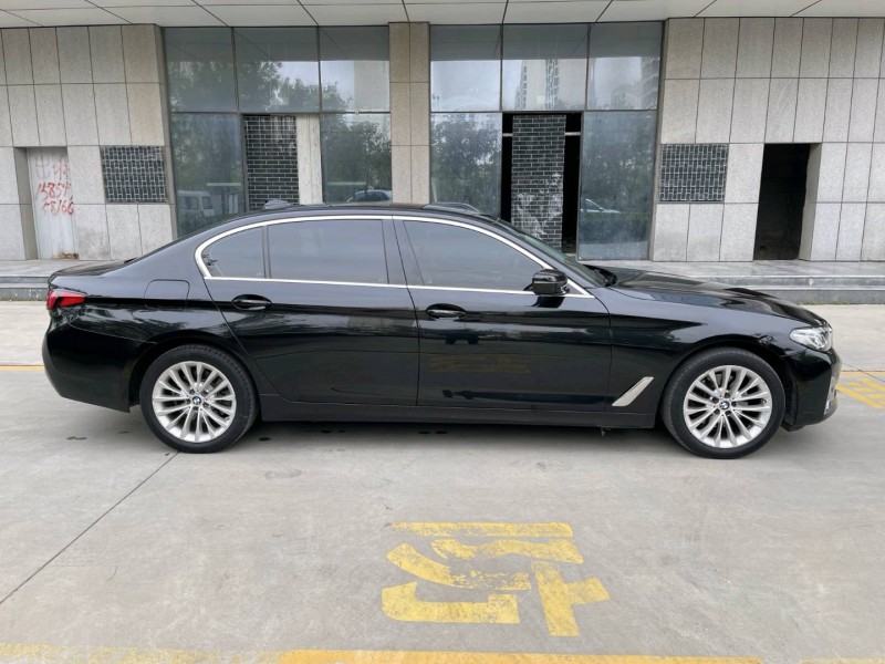 济宁22年宝马5系5