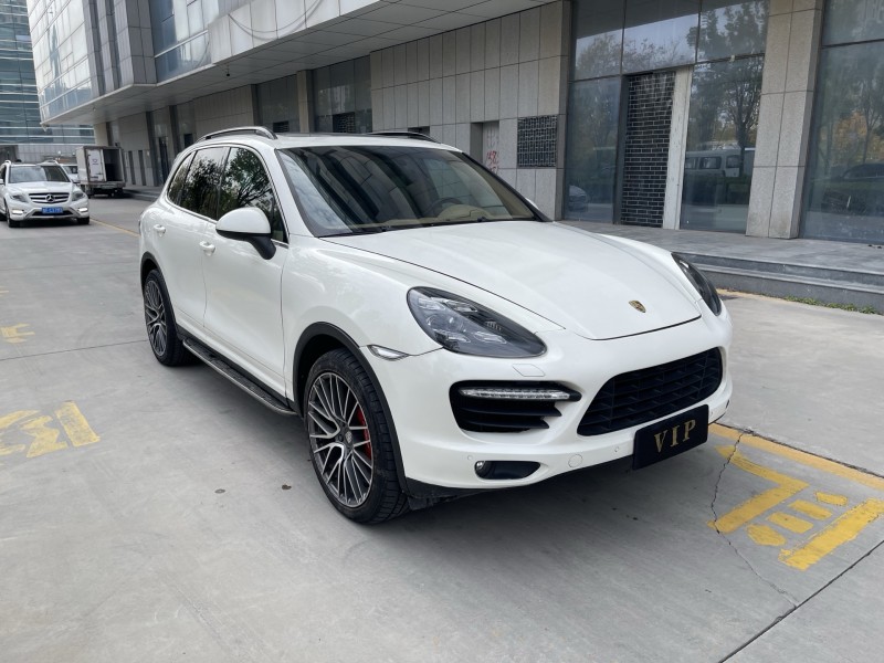 济宁11年保时捷卡宴2