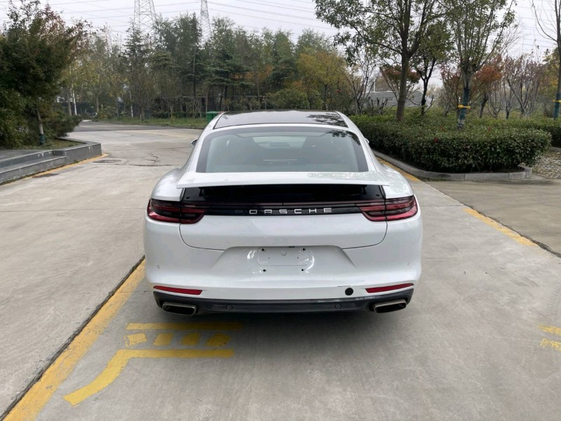 济宁20年保时捷帕拉梅拉9