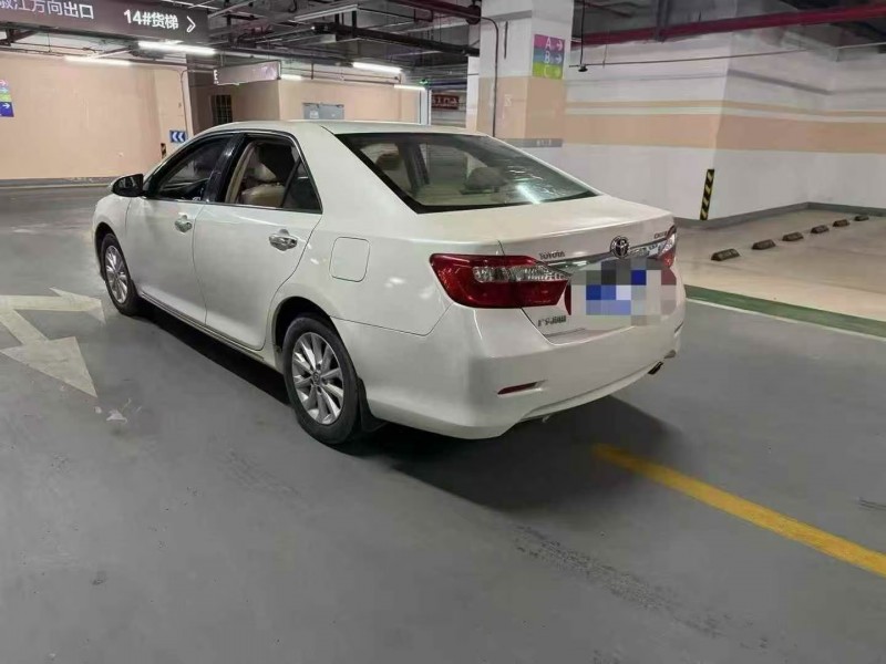 杭州14年丰田凯美瑞8