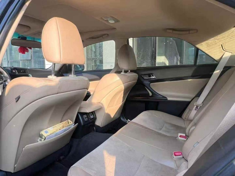 常德16年丰田锐志5