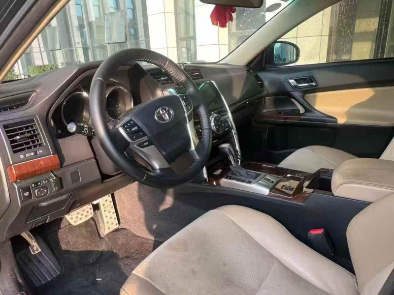 常德16年丰田锐志6