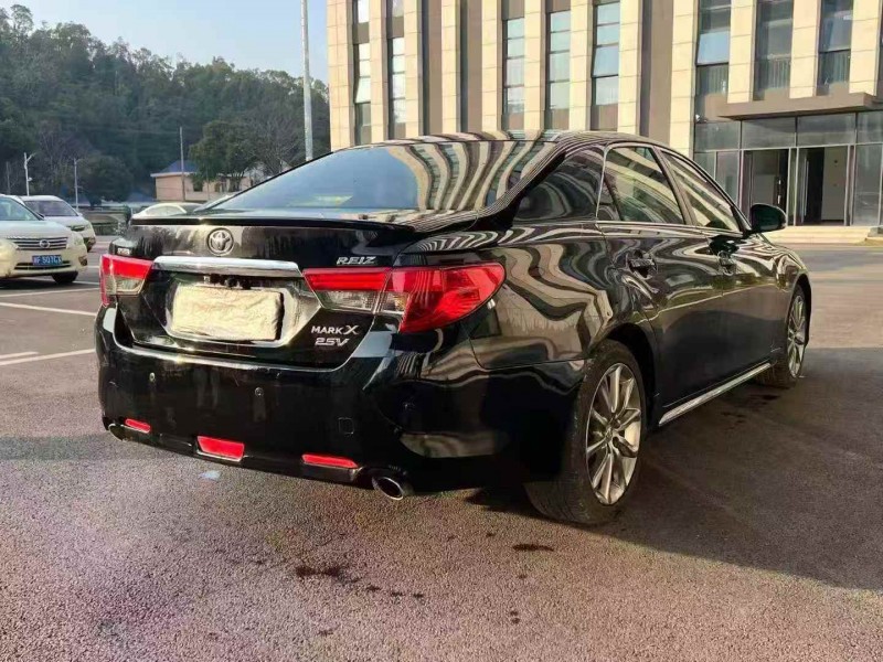 常德16年丰田锐志8