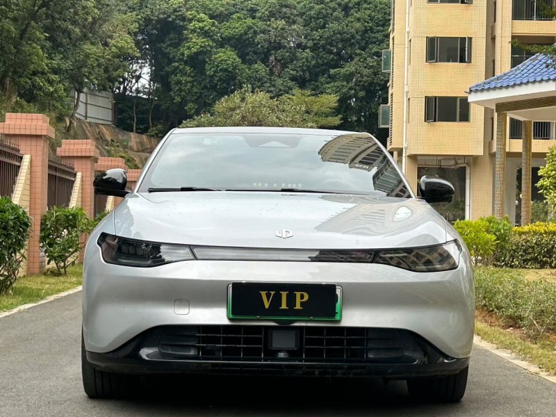 东莞23年零跑汽车C011