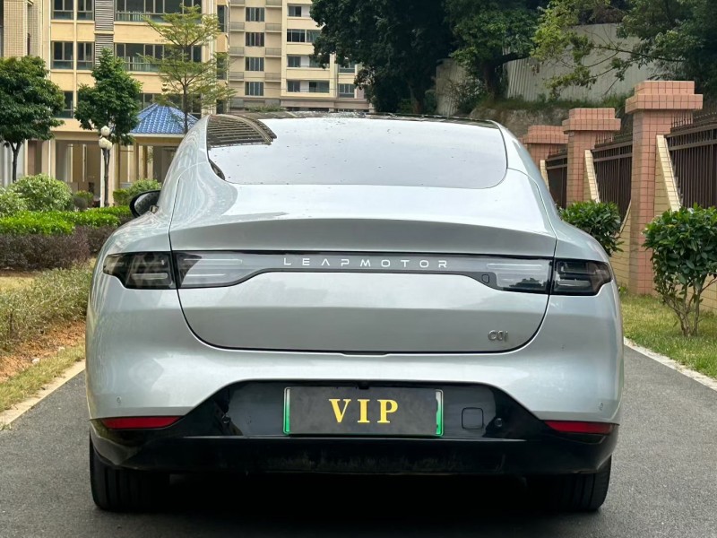 东莞23年零跑汽车C015