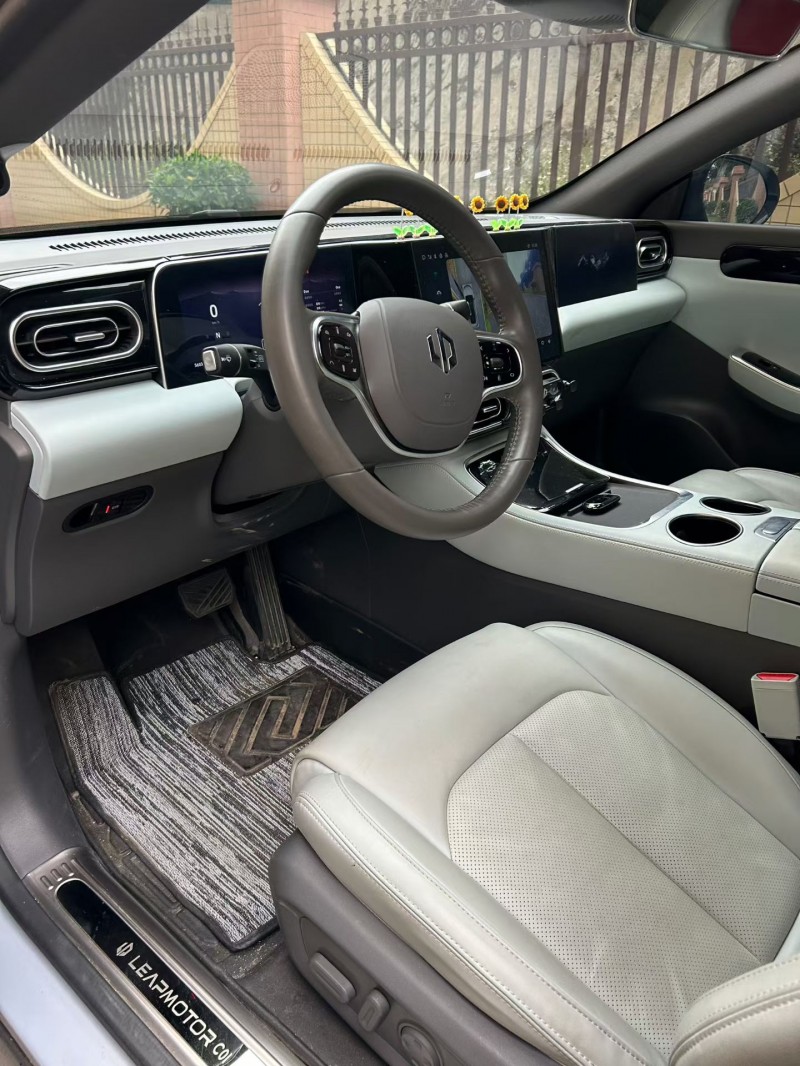 东莞23年零跑汽车C016