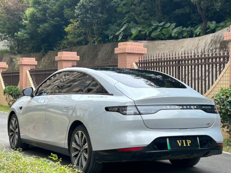 东莞23年零跑汽车C019