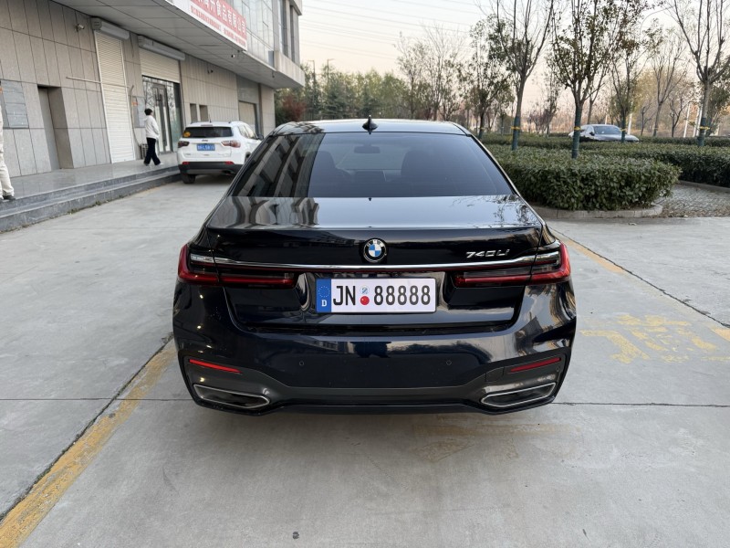 济宁21年宝马7系9