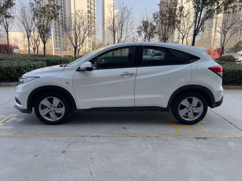 济宁21年本田缤智7