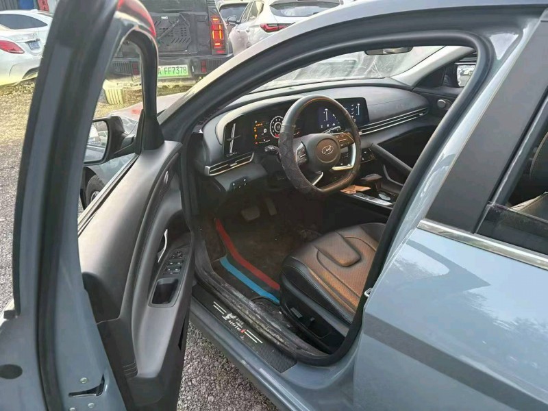 太原22年现代伊兰特7