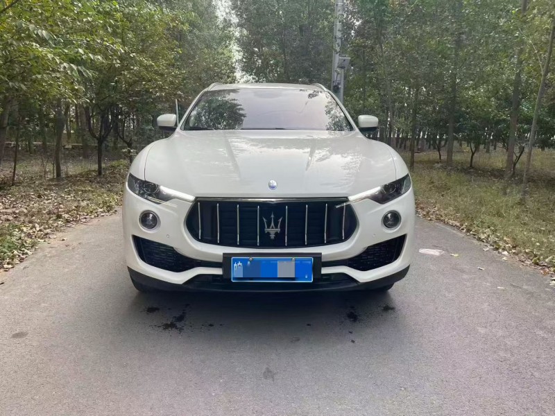 济宁16年玛莎拉蒂Levante1