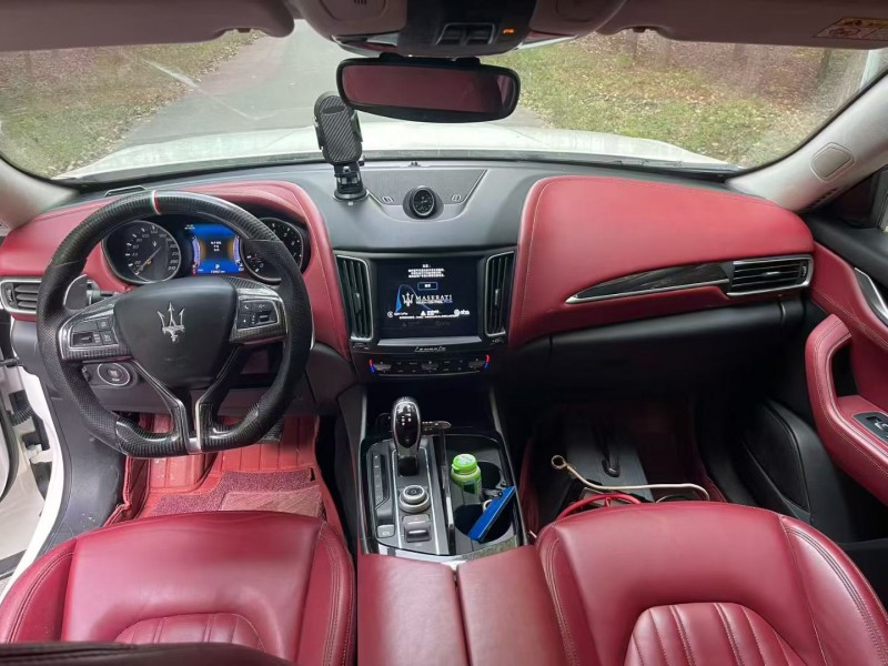 济宁16年玛莎拉蒂Levante6