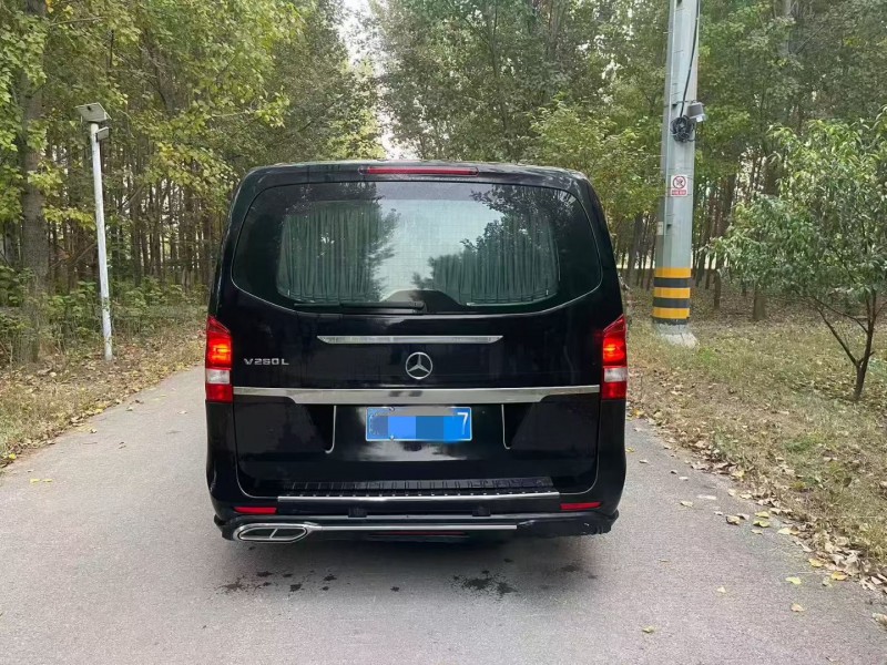 济宁20年奔驰威霆9