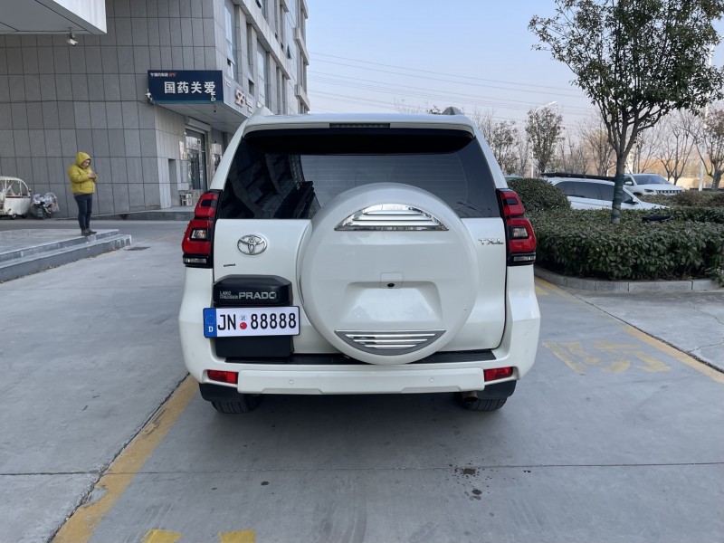 济宁18年丰田普拉多7