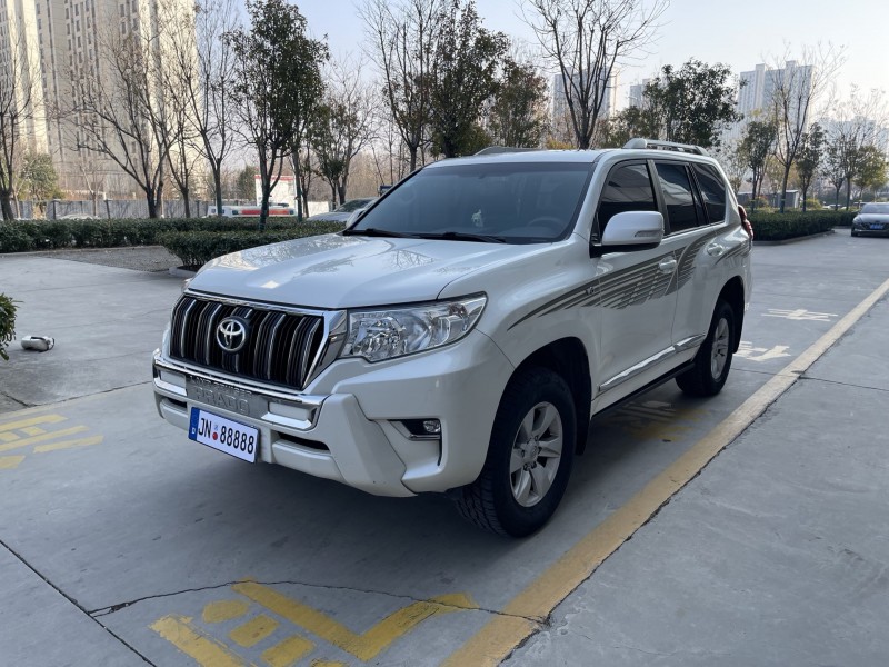 济宁18年丰田普拉多9