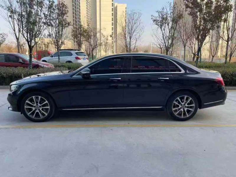济宁18年奔驰E8