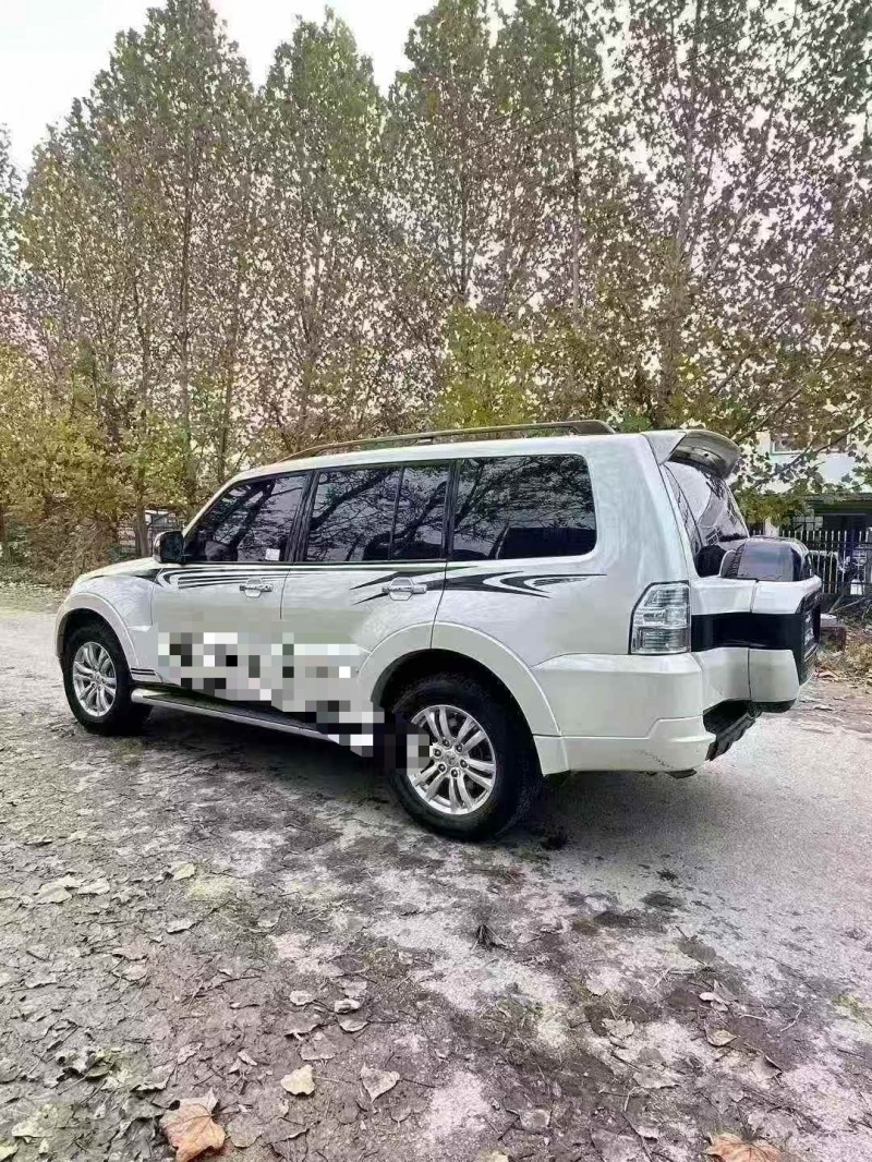 菏泽20年三菱帕杰罗8