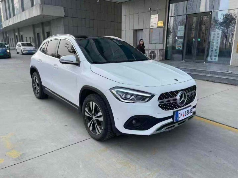 济宁21年奔驰GLA3