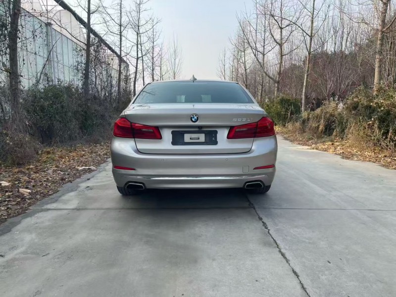 济宁19年宝马5系9