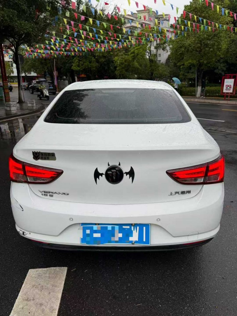 楚雄19年别克威朗5