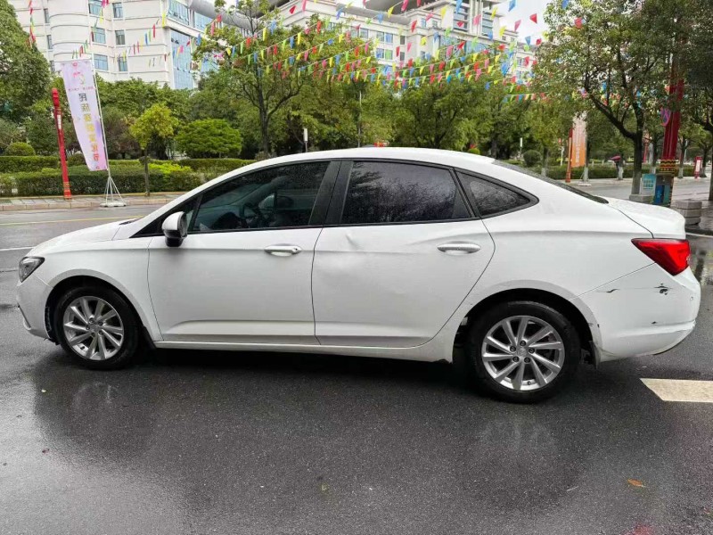 楚雄19年别克威朗7