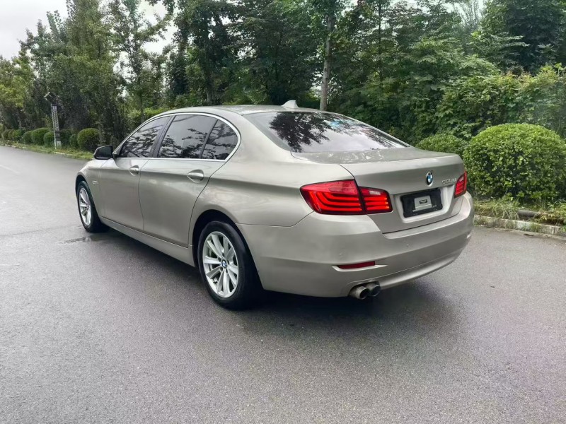 济宁17年宝马5系8