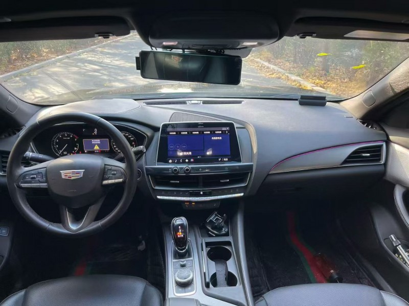 济宁21年凯迪拉克CT54