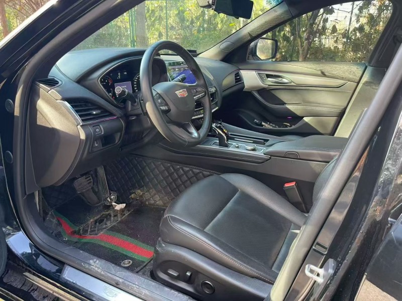 济宁21年凯迪拉克CT55