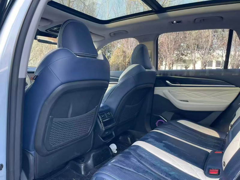 济宁22年吉利星越5