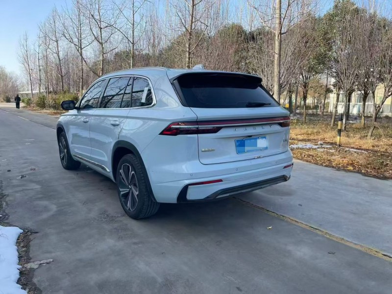 济宁22年吉利星越8