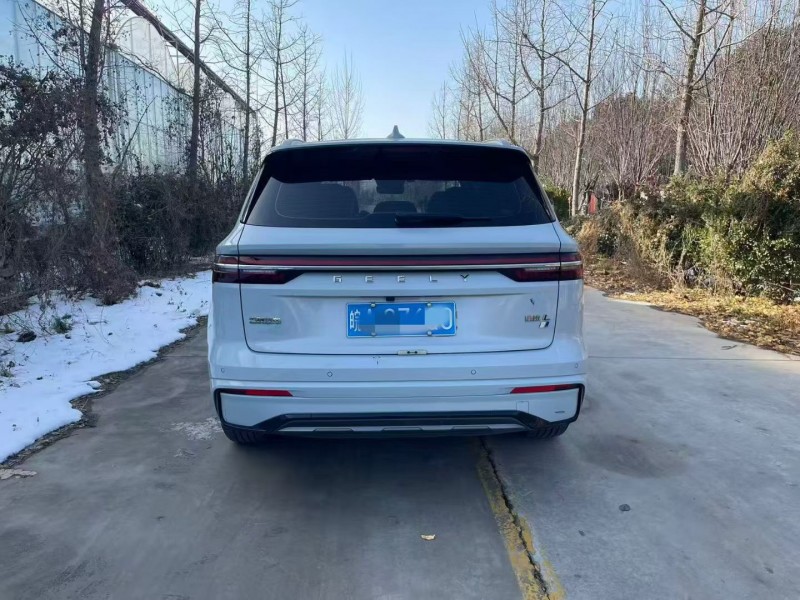 济宁22年吉利星越9